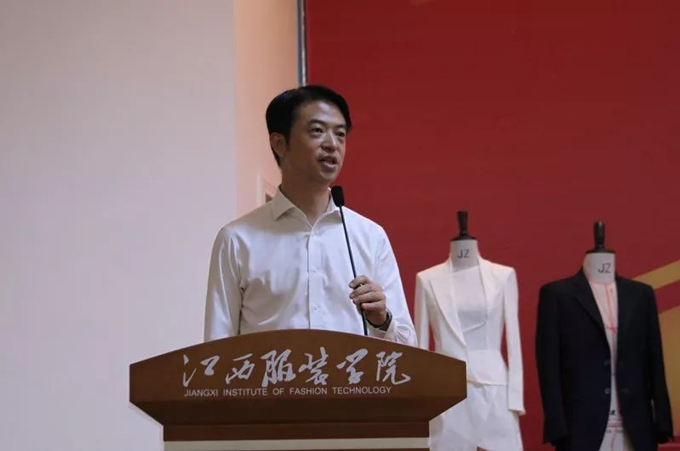 中國服裝協會專職副會長楊金純作總結發言