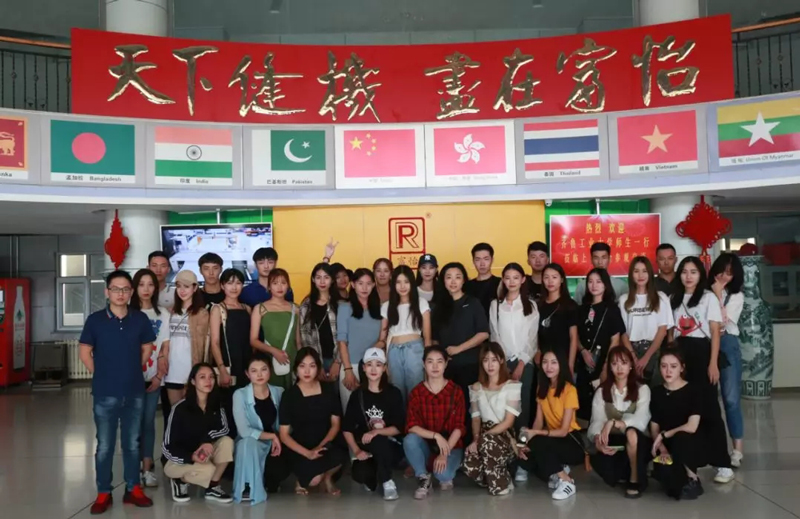 齊魯工業大學師生參觀上工富怡1.jpg