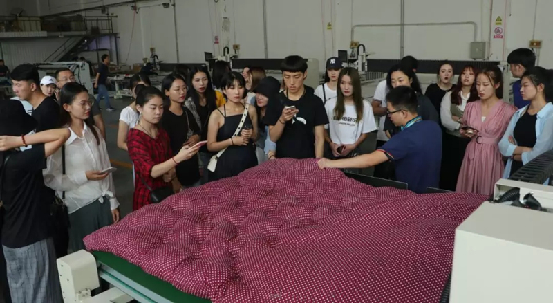 齊魯工業大學師生參觀上工富怡車間2.jpg
