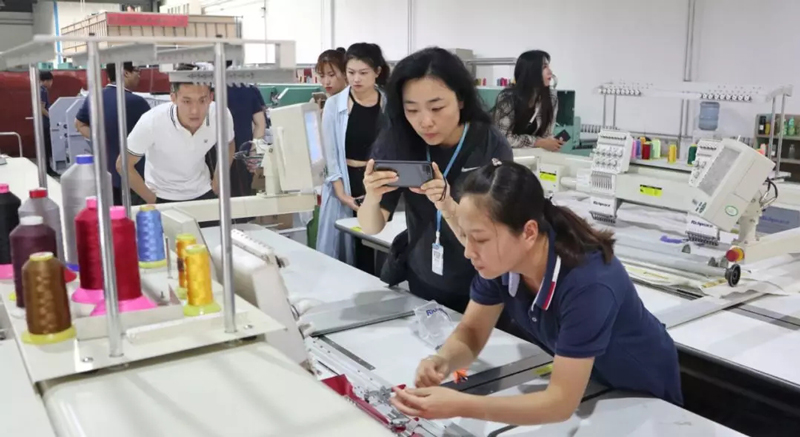 齊魯工業大學師生參觀上工富怡車間6.jpg
